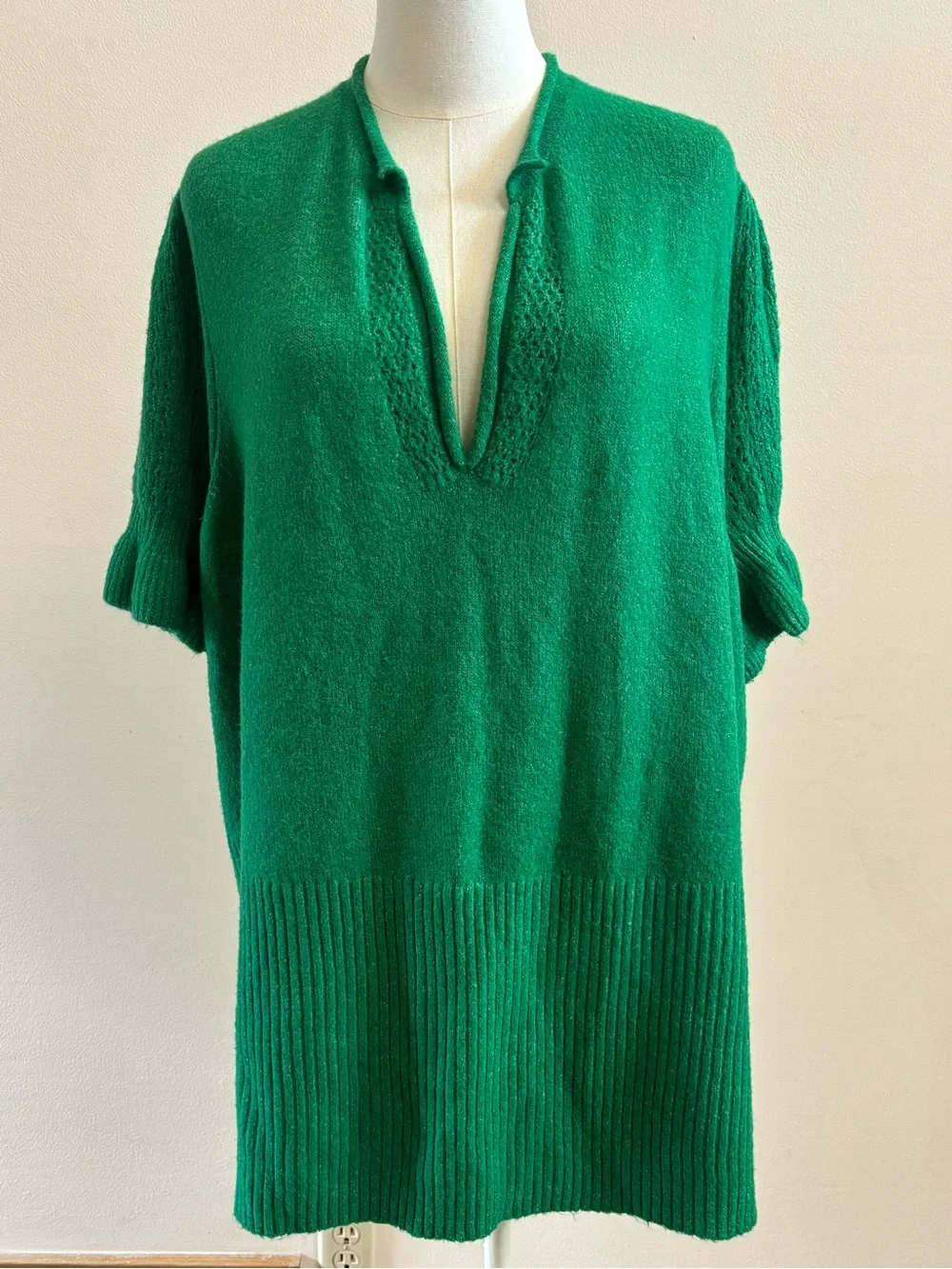 Torrid Emerald Green Tunic Sweater Women’s Size 6 Plus Soft Knit V-Neck Over